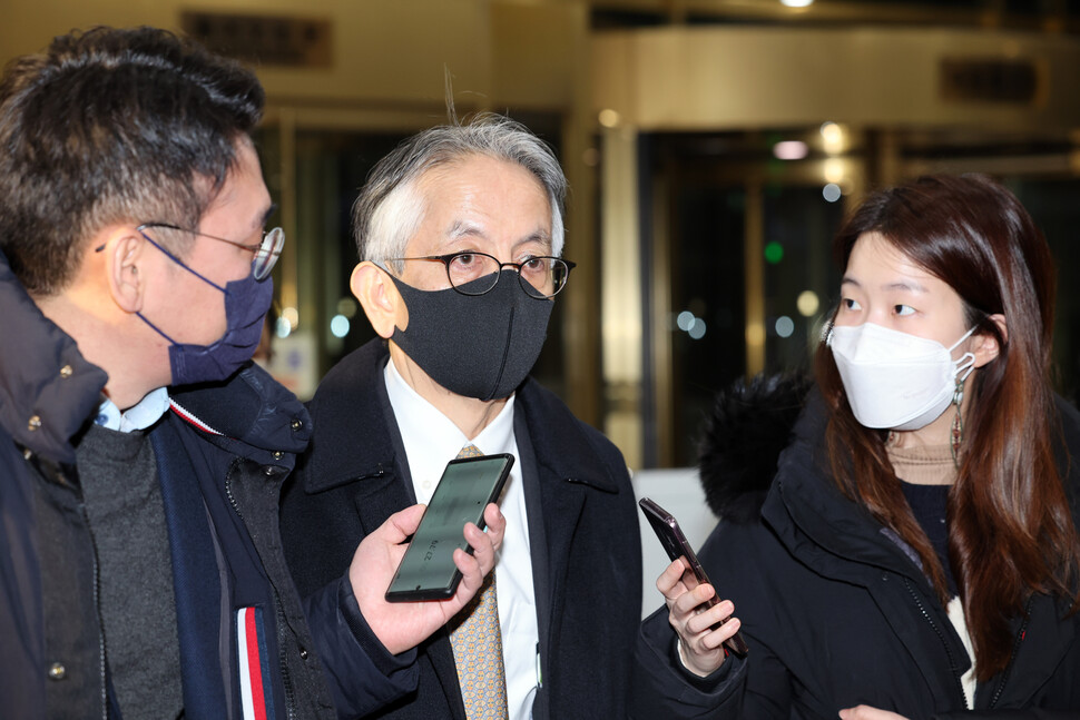 일본 정부가 한국인 강제노역 피해 현장인 사도광산을 유네스코 세계유산으로 등재 추진하기로 결정한 28일, 아이보시 고이치 주한일본대사가 외교부 청사로 초치되고 있다. 연합뉴스