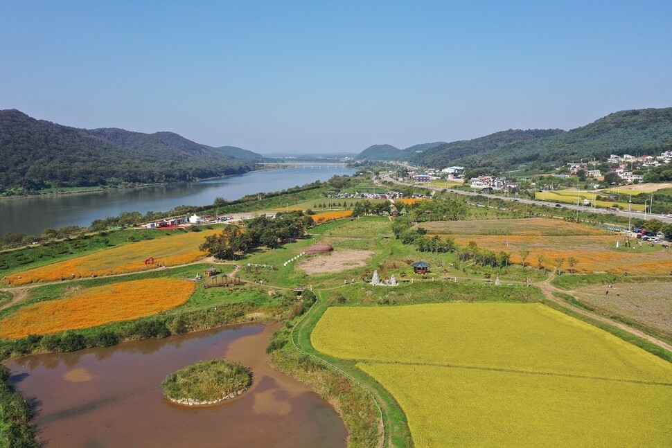 경기 파주시 파평면 율곡습지공원 전경. 파주시 제공