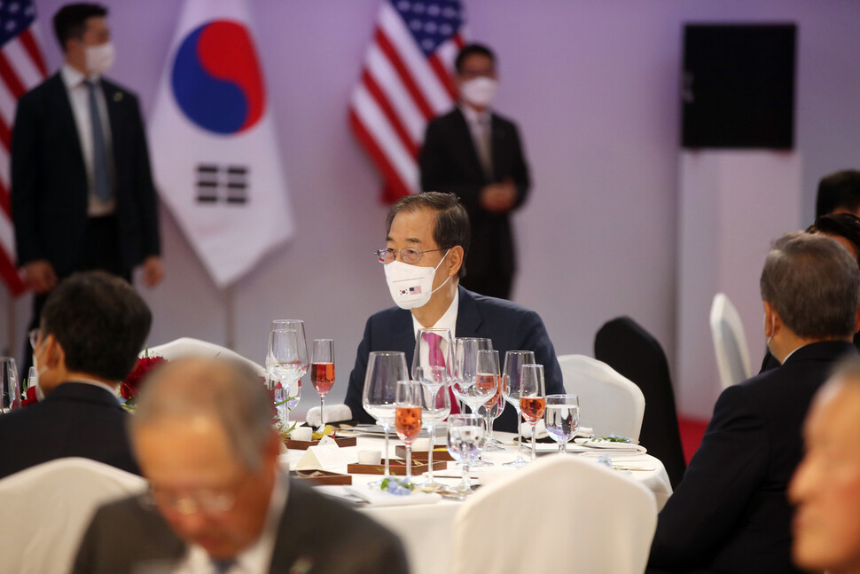 한덕수 신임 국무총리가 21일 서울 용산 국립중앙박물관에서 열린 조 바이든 미국 대통령 환영만찬에 참석하고 있다. 대통령실사진기자단