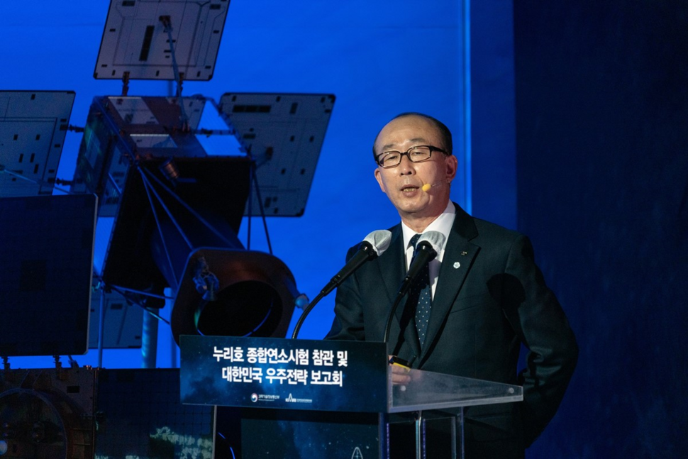 LIG넥스원 김지찬 대표이사는 지난해 고흥 나로우주센터에서 개최된 ‘우주전략보고회’에서 &nbsp;“한국 독자항법시스템 ‘KPS’ 개발은 더 이상 선택이 아닌 범국가적 필수 과제”임을 강조했다.