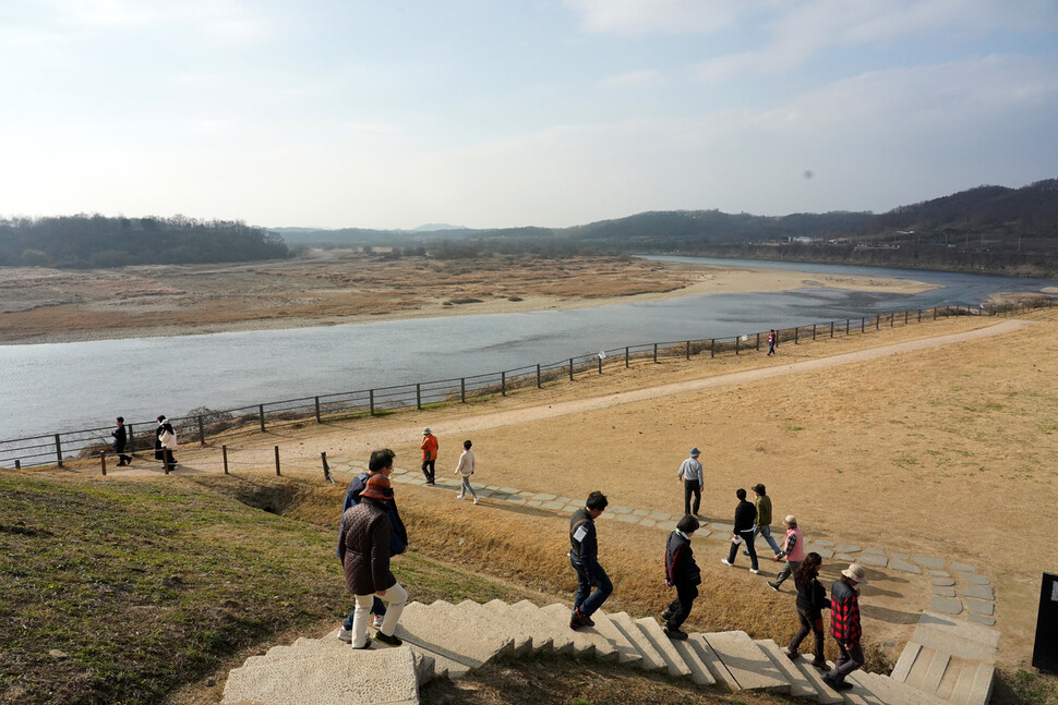 경기도 연천군 고구려의 옛 성인 호로고루에서 내려다 본 임진강. 박경만 기자