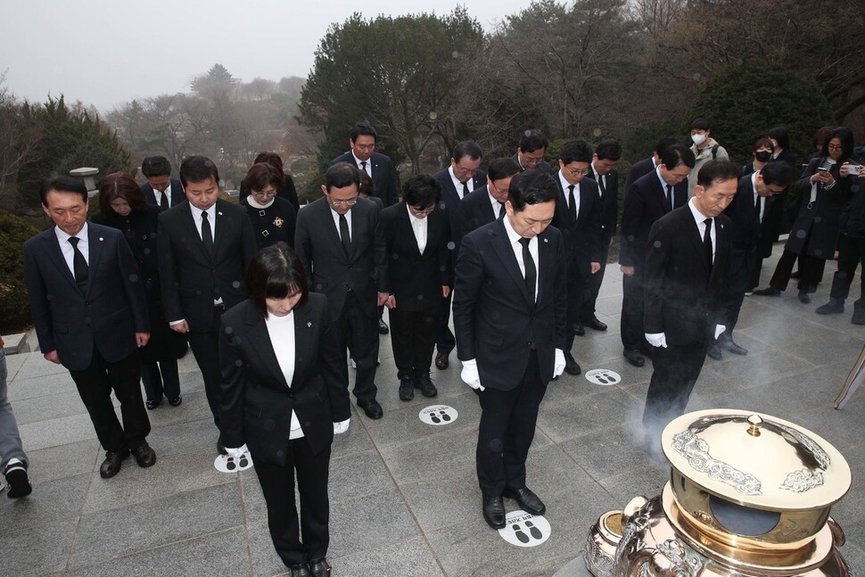 김기현 국민의힘 신임 당대표와 최고위원 및 지도부가 9일 오전 서울 동작구 국립서울현충원내 박정희 전 대통령 묘소를 찾아 참배했다. 김봉규 선임기자