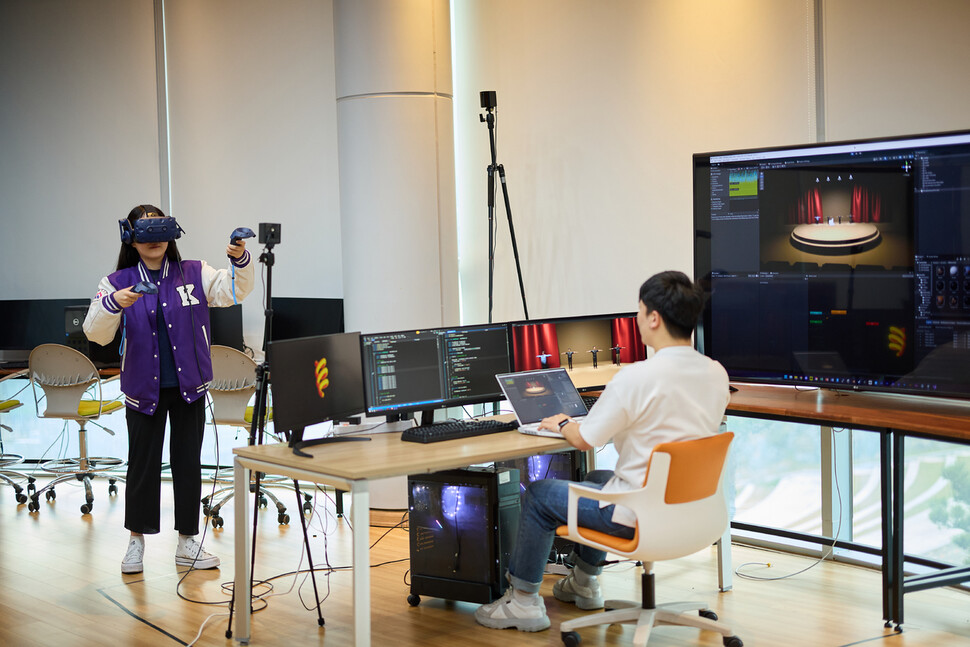 한국영상대 메타버스계열 학생들이 수업 시간에 VR실습을 하고 있다. 한국영상대 제공