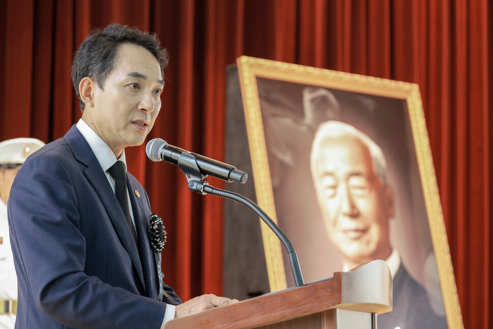 박민식 국가보훈부 장관이 19일 서울 동작구 국립서울현충원 현충관에서 열린 이승만 초대 대통령 서거 58주기 추모식에 참석하여 추모사하고 있다. 국가보훈부 제공