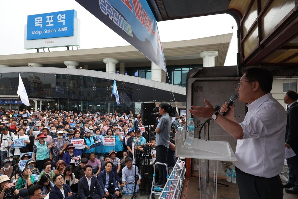 이재명 더불어민주당 대표가 전남 목포역 광장에서 열린 `후쿠시마 오염수 해양투기 규탄대회'에서 연설하고 있다. 강창광 선임기자