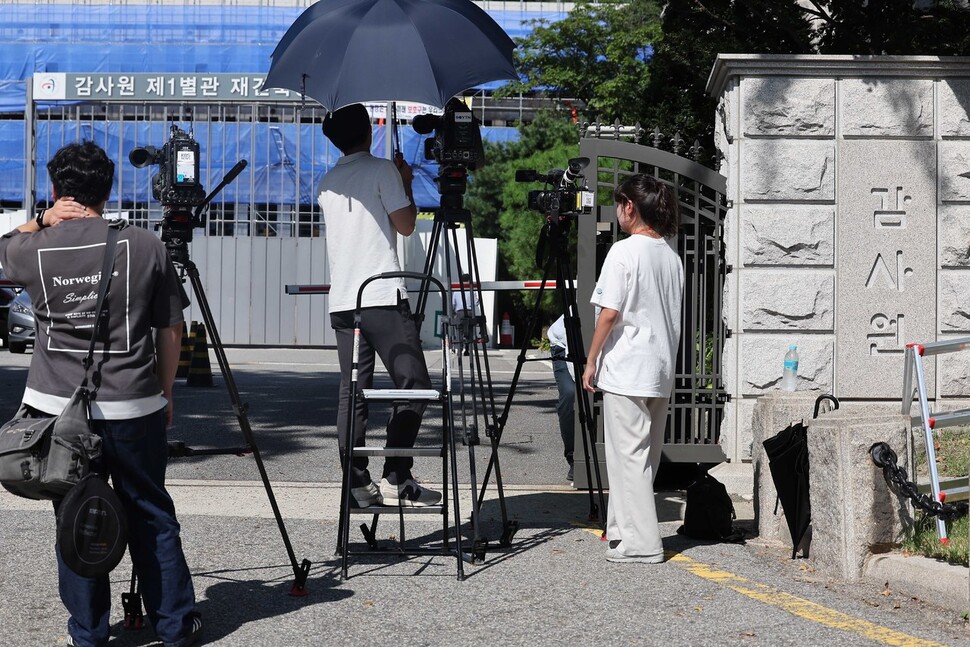 공수처가 전현희 전 국민권익위원장에 대한 감사원의 ‘표적 감사 의혹’ 수사를 위해 6일 감사원을 압수수색했다. 연합뉴스