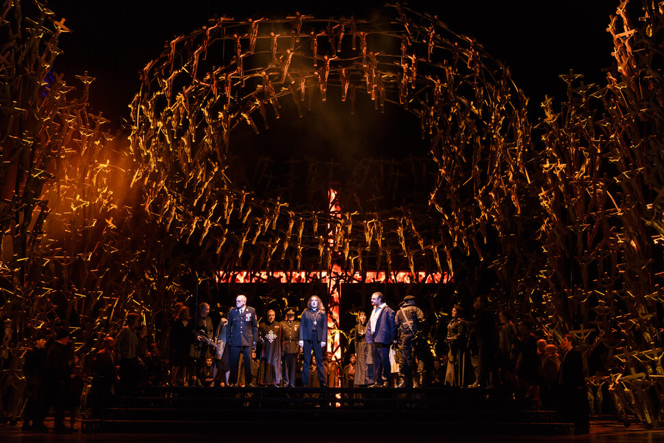영국 로열오페라하우스가 2016년 제작한 오페라 ‘노르마’ 공연 장면. 예술의전당 제공