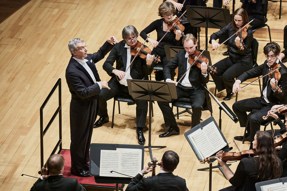 네덜란드 명문 로열 콘세르트헤바우 오케스트라의 내한 공연은 이탈리아 출신 지휘자 파비오 루이지(64)가 이끌었다. 롯데콘서트홀 제공