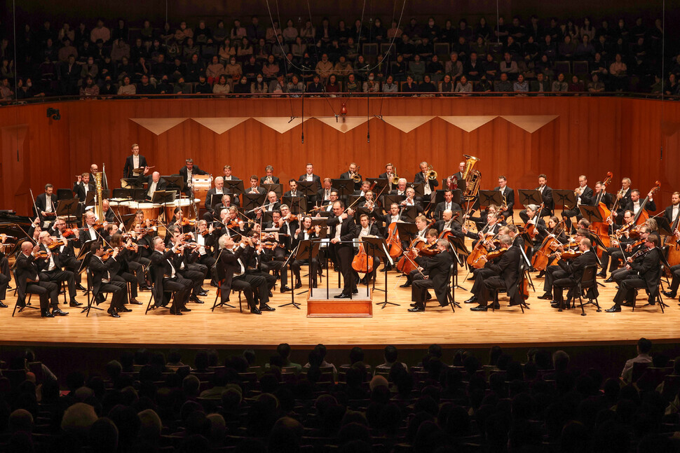 3년 연속 한국을 찾은 빈 필하모닉 오케스트라가 이번엔 러시아 태생 투간 소키에프(46)를 지휘자로 선택했다. wcn 제공
