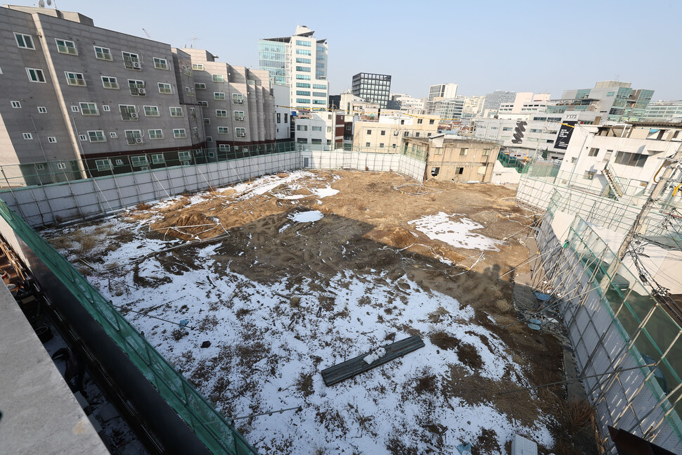 부동산 프로젝트파이낸싱(PF)으로 유동성 위기를 겪고 있는 태영건설이 워크아웃을 신청한 가운데 28일 서울 성동구에 위치한 태영건설의 성수동 개발사업 부지 모습. 연합뉴스