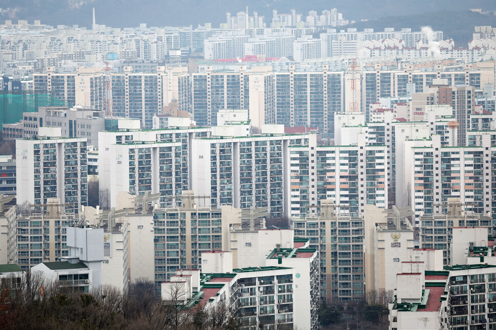 14일 서울 강북구 북서울꿈의숲에서 바라본 노원·도봉구 일대 아파트 단지의 모습. 연합뉴스