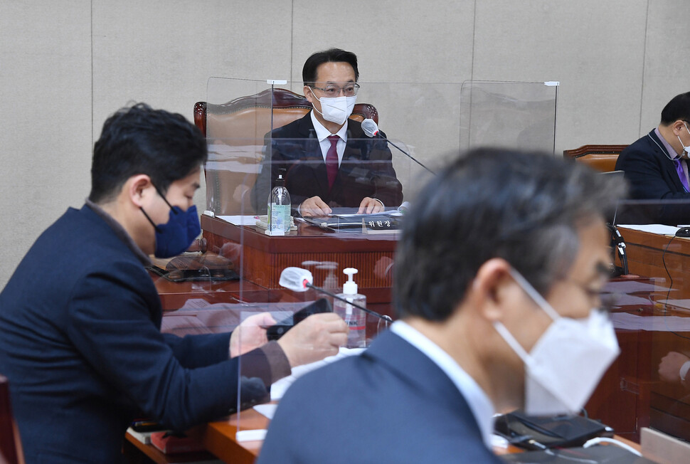 10일 오전 국회에서 열린 정치개혁특별위원회 소위원회에서 조해진 소위원장이 발언하고 있다. 공동취재사진