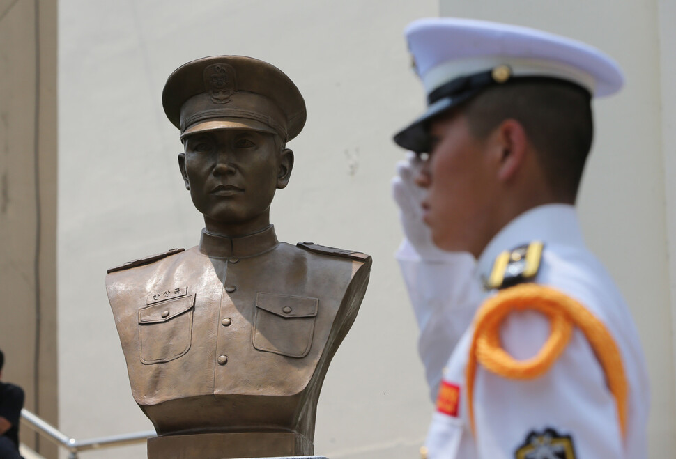 제2연평해전에서 전사한 참수리 357정 조타장 한상국 상사 흉상. 연합뉴스