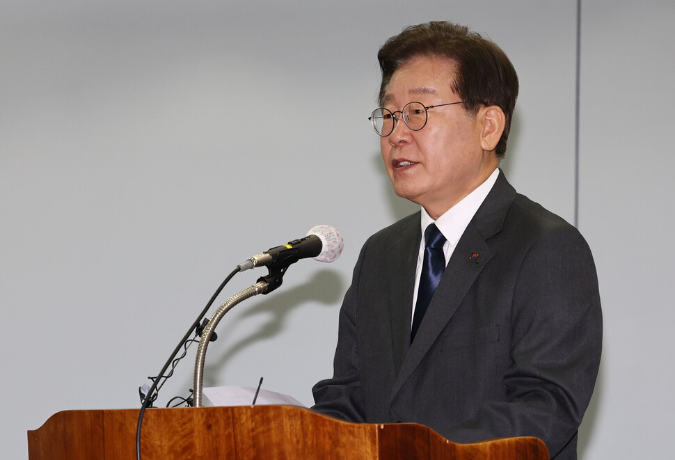 이재명 더불어민주당 대표가 15일 오후 서울 마포구 연세대학교 김대중도서관에서 열린 6.15 남북정상회담 23주년 기념식 및 학술회의에서 축사를 하고 있다. 연합뉴스