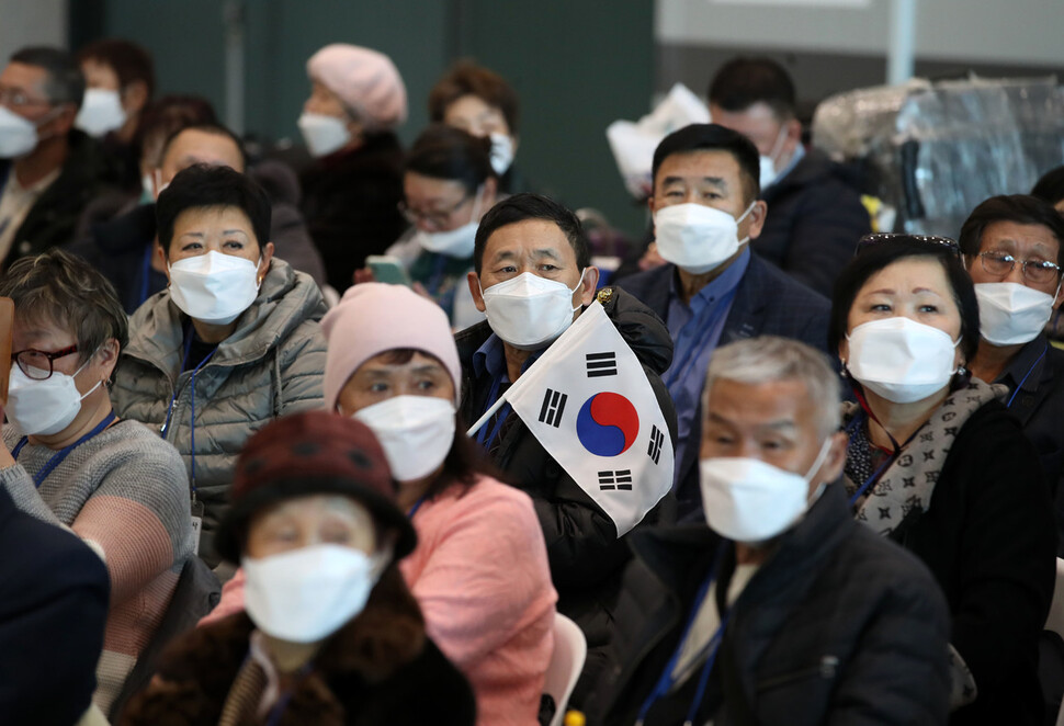 인천국제공항 입국장에서 ‘2021년도 사할린 동포 영주귀국 환영식’이 열리고 있다. 인천공항/김혜윤 기자