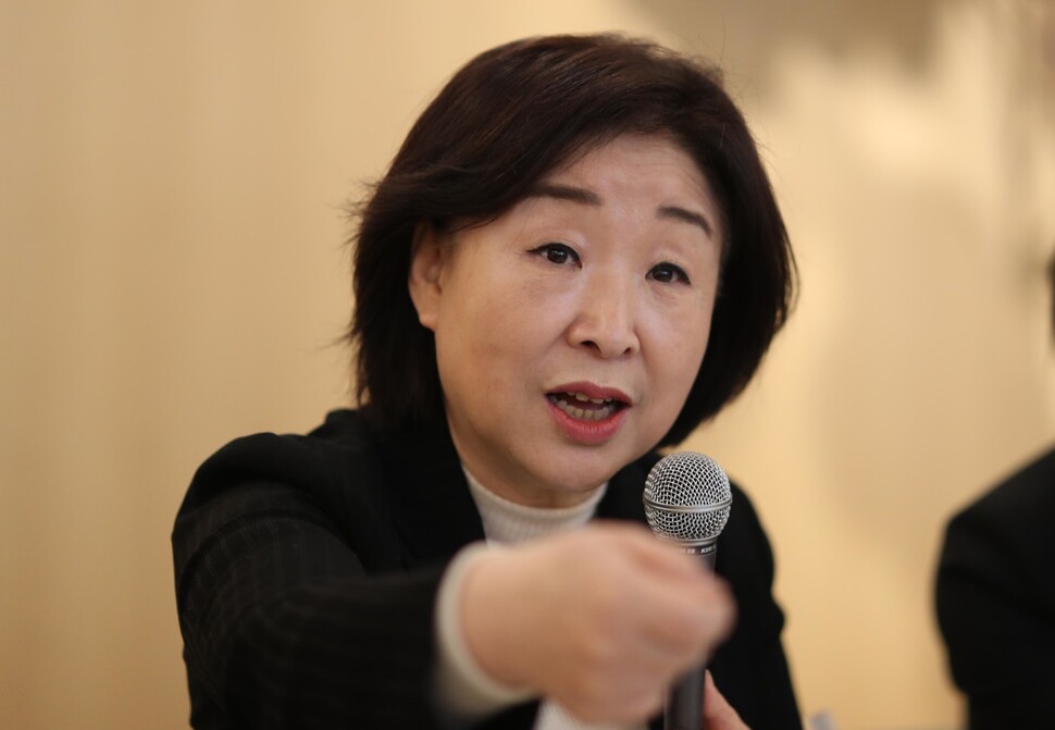 심상정 의원이 30일 오전 경남 창원시 성산구 상남동 한 커피숍에서 열린 '＃청년이 묻고 ＃정의당이 답하다. 청년×심상정 with 여영국' 청년 간담회에서 발언하고 있다. 연합뉴스