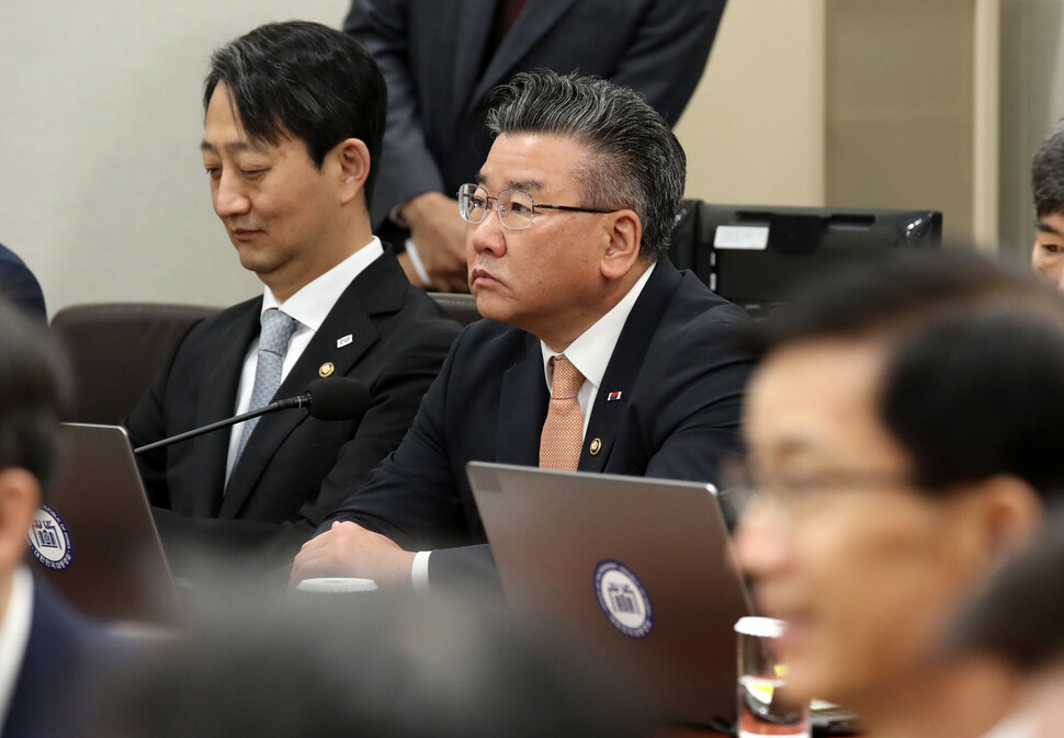 유병호 감사원 사무총장이 지난 13일 서울 용산 대통령실에서 열린 국무회의에 참석하고 있다. 연합뉴스