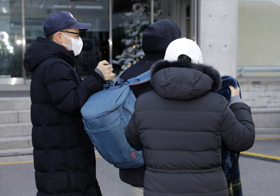 2021학년도 대학수학능력시험이 실시된 3일 오후 서울 종로구 청운동 경복고등학교에서 시험을 마친 수험생들이 나오고 있다. 김명진 기자 littleprince@hani.co.kr
