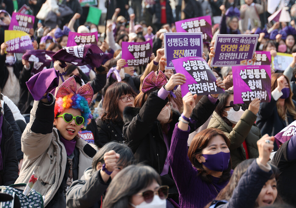 3·8 세계 여성의 날을 나흘 앞두고 한국여성단체연합이 주최하는 제38회 한국여성대회가 4일 오후 서울 시청앞 서울광장에서 열리고 있다. 강창광 선임기자 chang@hani.co.kr