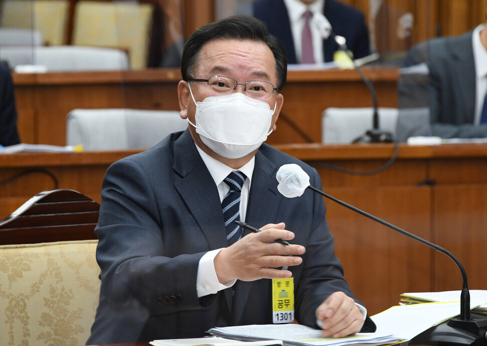 김부겸 국무총리 후보자가 7일 오전 국회에서 열린 인사청문회에서 답변하고 있다. 공동취재사진