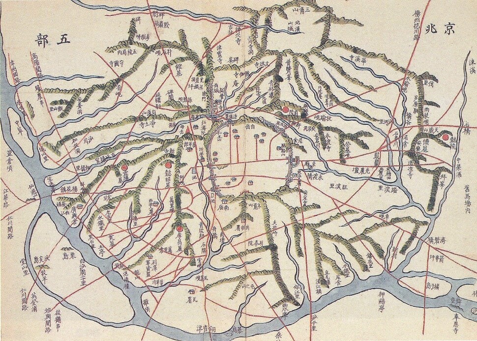 김정호의 대동여지도에 들어있는 경조오부도. 사대문 안 도성이 어떻게 주변 녹지와 연결돼 있는지 잘 보여준다.
