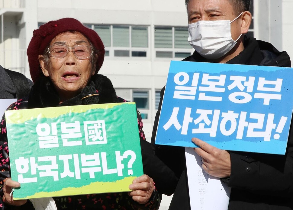 31일 오전 광주 동구 5·18 민주광장에서 일제 강제동원 피해자 양금덕 할머니와 광주전남역사정의평화행동이 기자회견을 열고 정부의 강제동원(징용) 해법을 규탄하고 있다. 연합뉴스