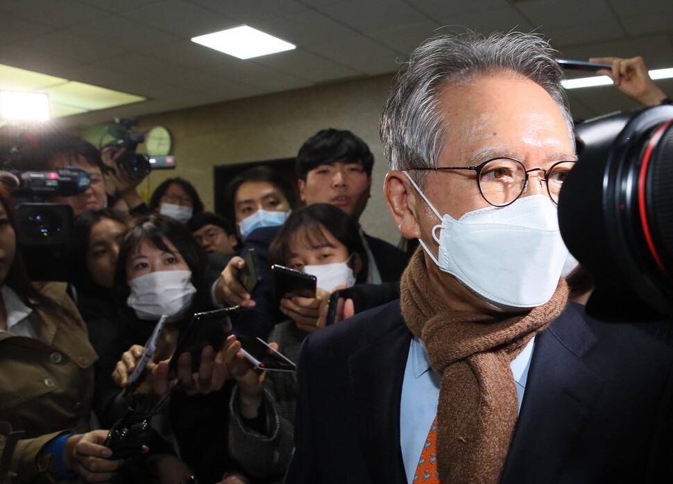 김형오 미래통합당 공천관리위원장이 9일 국회에서 열린 공천관리위원회에 입장하고 있다. 연합뉴스