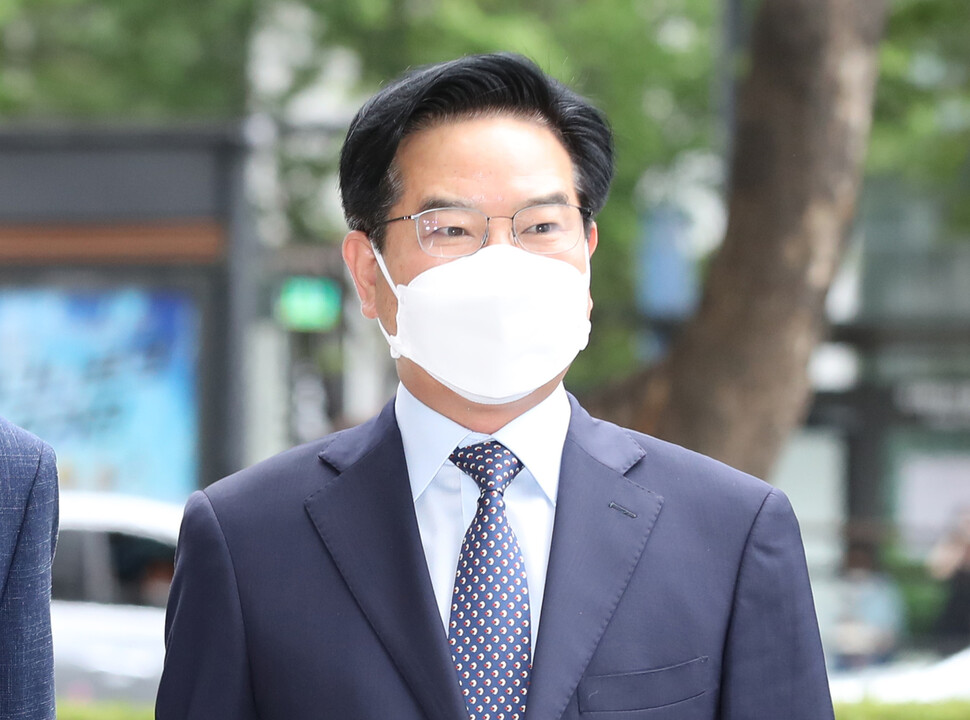 신임 경찰청장으로 유력한 김창룡 부산지방경찰청장이 25일 오후 서울 서대문구 경찰위원회에서 열린 경찰위 임시회의에 참석하고 있다. 연합뉴스