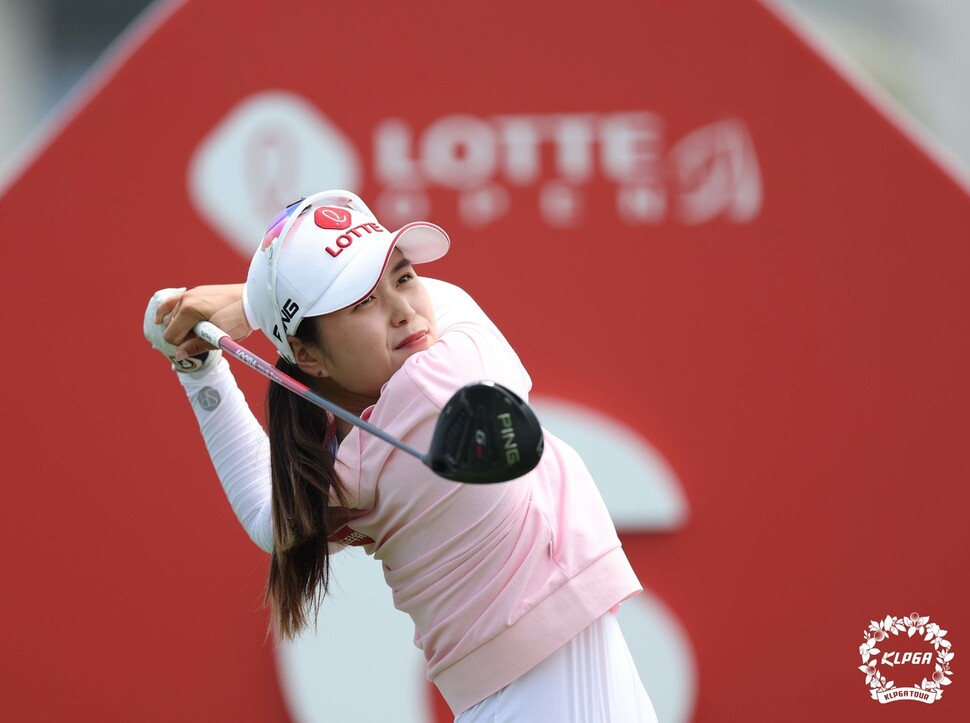 최혜진이 4일 인천 청라에 위치한 베어즈베스트청라CC에서 열린 한국여자프로골프(KLPGA) 투어 롯데오픈 마지막 라운드 6번 홀에서 티샷하고 있다. KLPGA 제공