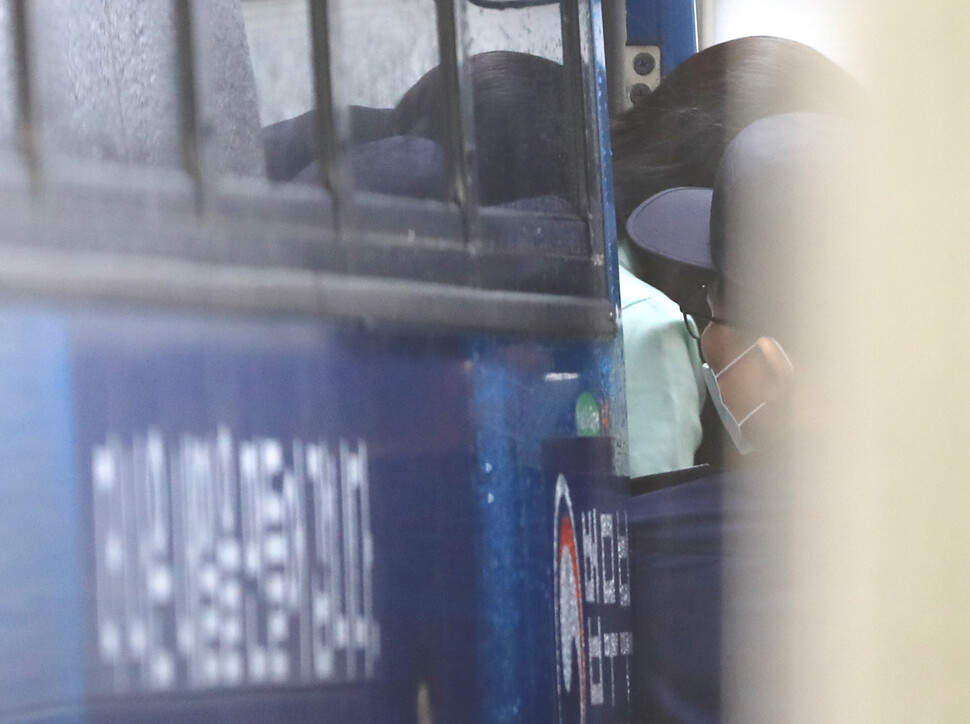 15일 오전 광주고법 제주재판부 항소심 선고공판이 열리는 재판정으로 가고 있는 고아무개 피고인. 연합뉴스
