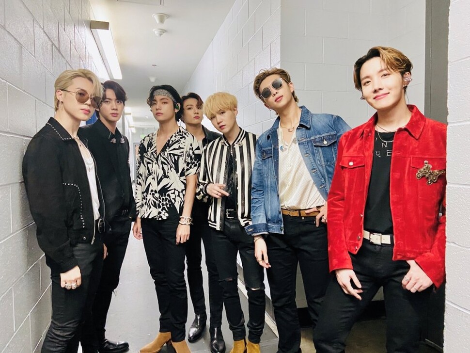 &nbsp;방탄소년단(BTS)은 지난1월26일(LA 현지시간) 한국 가수 최초로 미국 그래미 어워즈 무대에 올라 래퍼 릴 나스 엑스 등과의 합동공연을 펼쳤다. 사진 빅히트엔터테인먼트 제공·연합뉴스