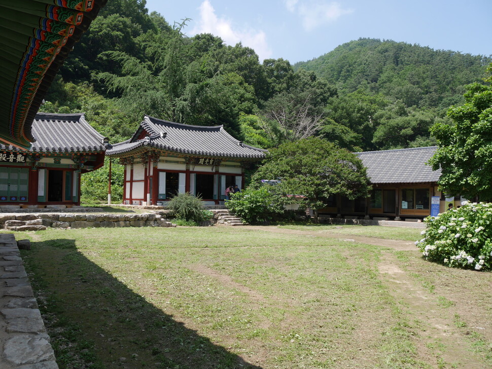 전북 남원 산동면 만행사 귀정사.