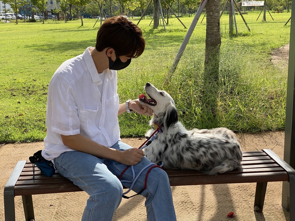 ‘개들의 지옥’이라 불리던 애린원에서 구조된 개 ‘리타’는 지난 8월 새 보호자를 만났다. 보호자는 배우 유연석씨다.