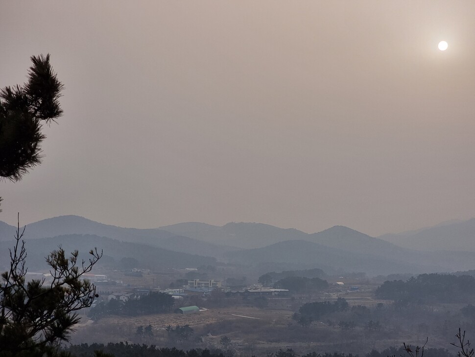 4일 오후 5시30분께 백령도 기상관측소에서 관측된 황사. 기상청 제공