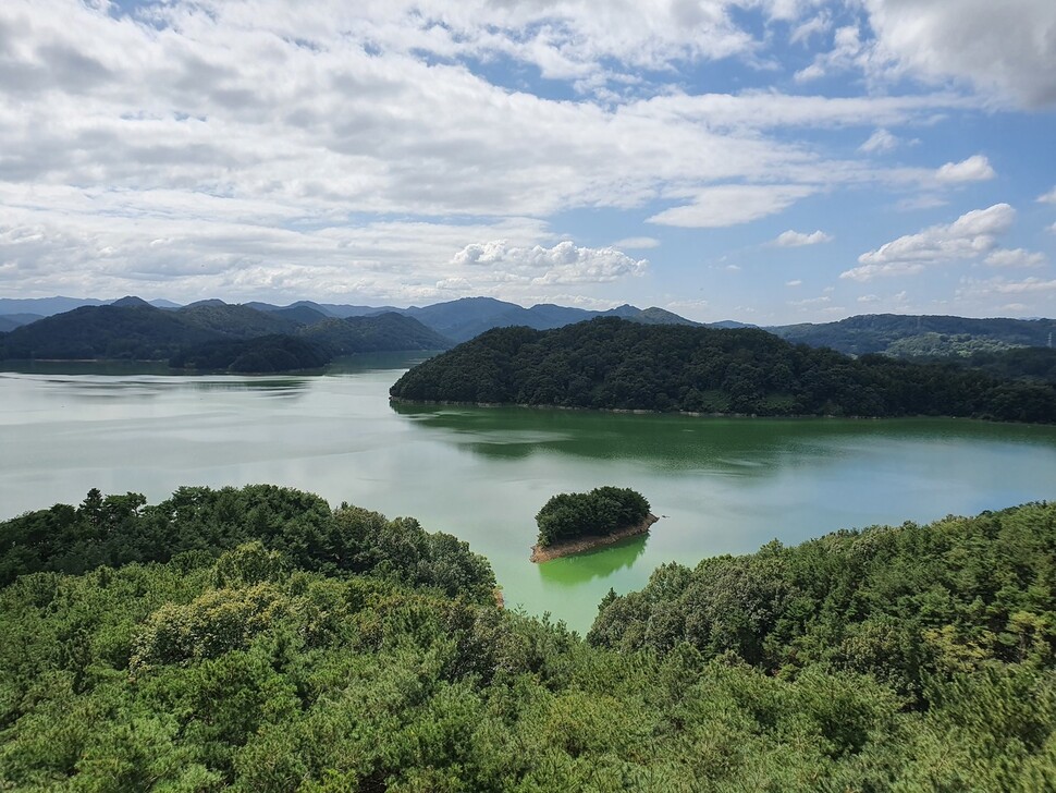 대청호. 대청댐 건설로 대전, 청주 등 충청권 주요 용수 공급원이 됐다. 오윤주 기자