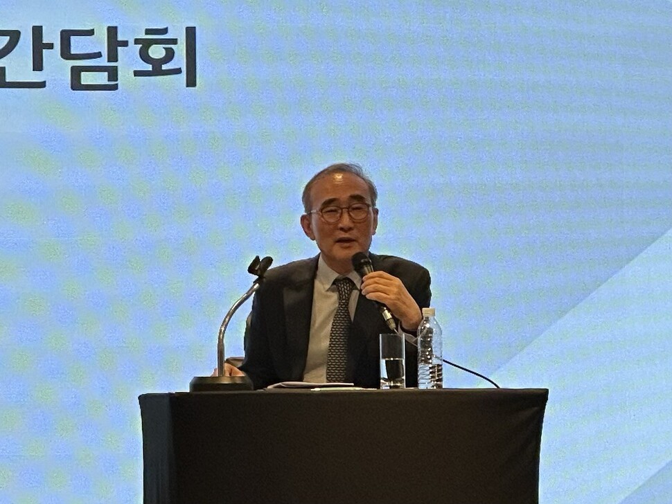 김영섭 KT 대표가 7일 오후 서울 중구 한 호텔에서 취임 뒤 첫 기자간담회를 하고 있다. 정인선 기자