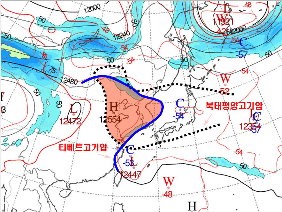 21일 밤 9시 기압계 모식도. 북태평양고기압과 티베트고기압이 한반도 중상층을 뒤덮는 전형적인 여름철 기압패턴이 예상된다. 기상청 제공 ※ 이미지를 누르면 크게 볼 수 있습니다.