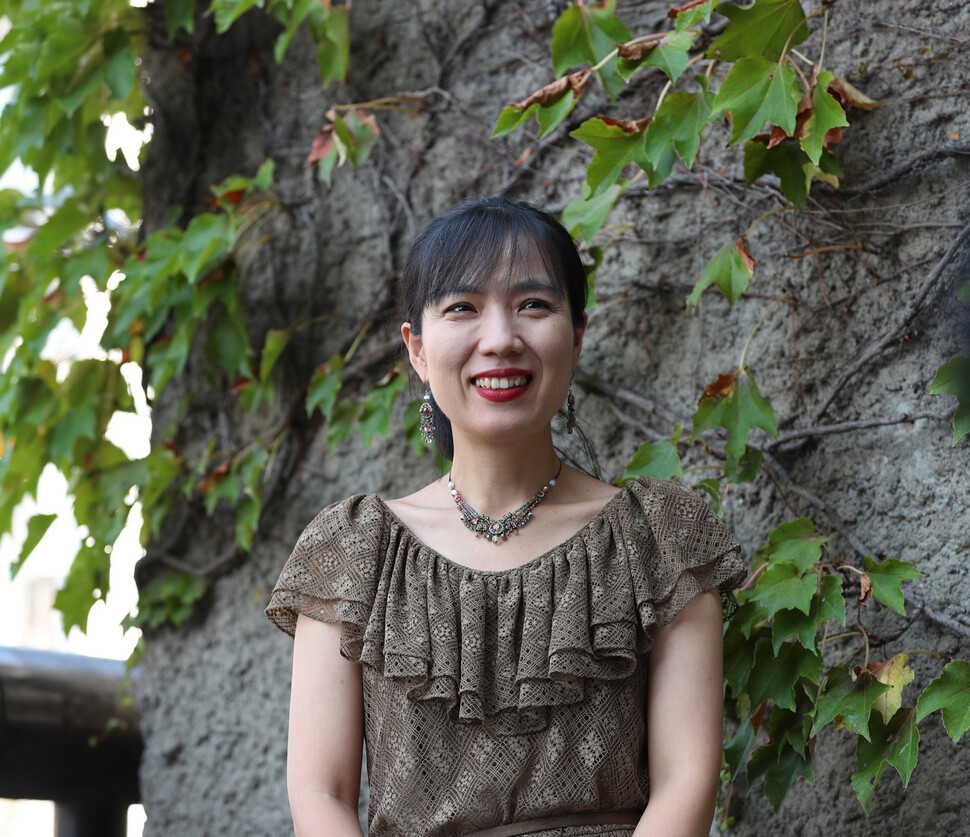 &lt;읽는 직업&gt;의 지은이 이은혜 글항아리 편집장은 “늘 관심 있는 가난, 노인, 죽음, 불평등을 주제로 한 책도 펴내고 싶다”라고 말했다. 강창광 선임기자 chang@hani.co.kr