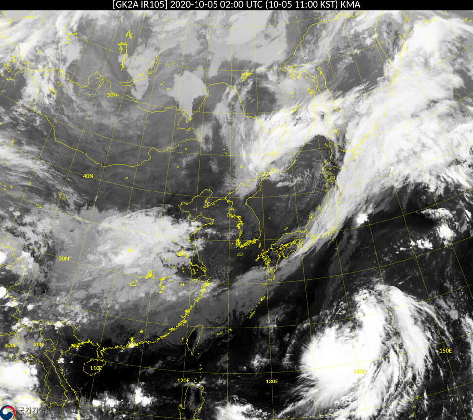 천리안 2A호가 5일 오전 11시에 촬영한 동아시아 가시영상. 오른쪽 아래에 제14호 태풍 `찬홈'의 모습이 보인다. 기상청 국가기상위성센터 제공