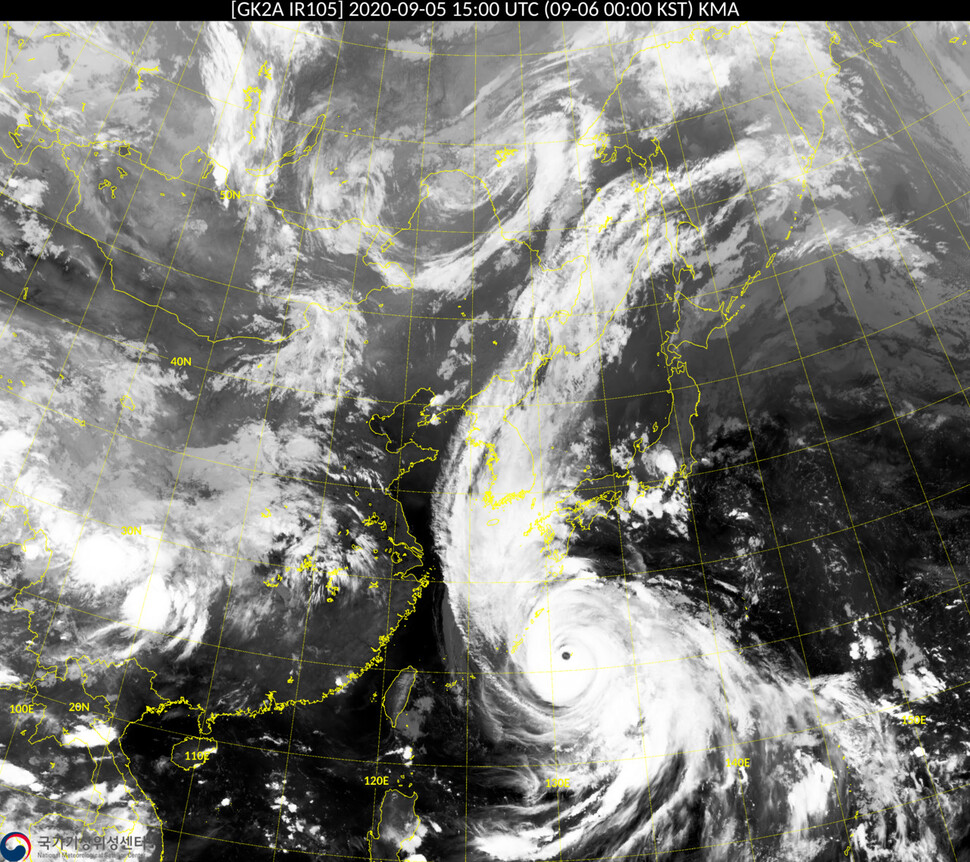 지난해 9월초 한반도를 강타한 제10호 태풍 ‘하이선’. 진로가 남북으로 곧추선 형태다. 기상청 국립기상위성센터 제공