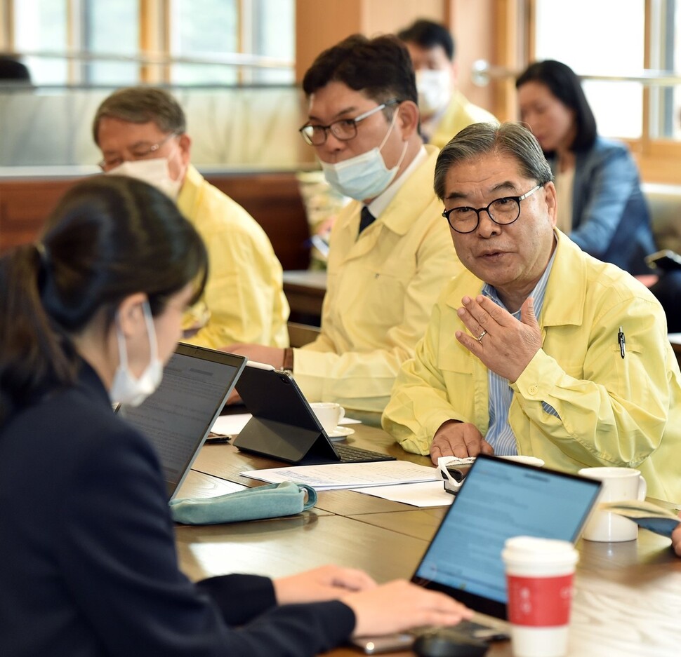 이재정 경기도 교육감이 11일 기자간담회에서 고3 등교 연기 불가피성을 설명하고 있다. 경기도 교육청 제공