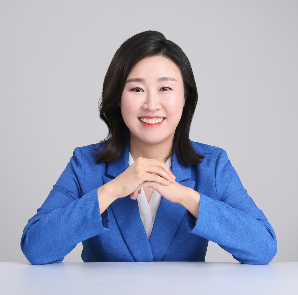 강윤경(49) 민주당 부산 수영구 지역위원장