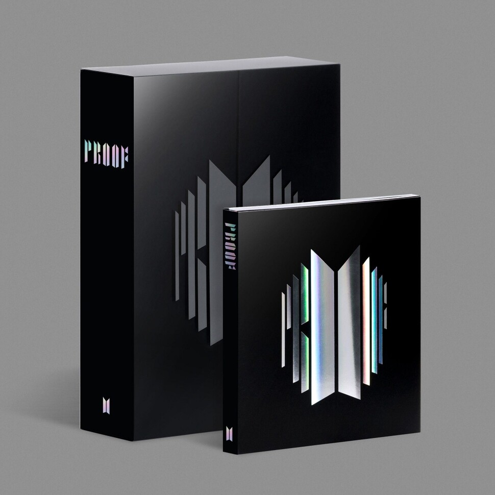 그룹 방탄소년단(BTS)이 다음 달 신곡 3곡을 포함해 데뷔 후 지금까지의 활동을 정리한 앤솔러지(Anthology) 음반 &lt;프루프&gt;를 발표한다고 소속사 빅히트뮤직이 5일 밝혔다. BTS가 실물 음반, 즉 CD 형태의 음반을 내놓는 것은 지난해 7월 &lt;버터&gt;, &lt;퍼미션 투 댄스&gt; 등이 수록된 싱글 CD 이후 약 11개월 만이다. 사진은 앤솔러지 음반 &lt;프루프&gt;. 방탄소년단 위버스 캡처.