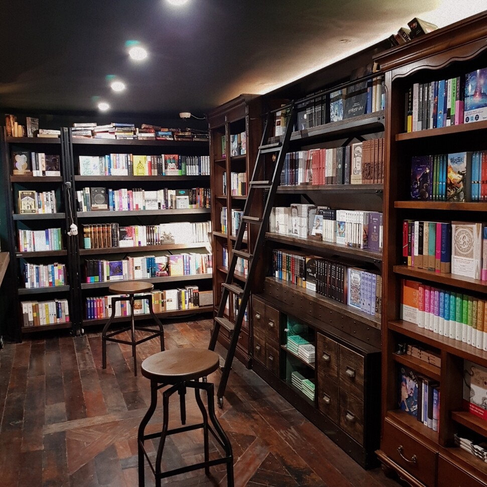 환상문학 내부 모습.