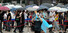 <b>빗속의 기다림</b><br>12일 오전 서울광장에 마련된 고 박원순 서울시장 분향소를 찾은 시민들이 우산을 쓴 채 분향 순서를 기다리고 있다. 김봉규 선임기자 bong9@hani.co.kr
