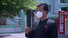  한 북한 남성이 ''KN95''라고 적힌 마스크를 쓰고 거리를 걷는 모습을 조선중앙TV가 20일 방영했다. KN95 마스크는 주로 중국에서 제작·사용되고 있는 만큼 해당 마스크는 중국산으로 추정된다. [조선중앙TV 화면] 연합뉴스