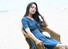 칸국제영화제 경쟁 부문에 진출한 영화 <헤어질 결심>의 주연 탕웨이가 칸 해변에서 포즈를 취하고 있다. 씨제이이엔엠(CJ ENM) 제공