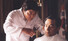 영화 <효자동 이발사>(2004)에서 대통령 ‘각하’머리를 깎게 된 순박한 이발사 성한모 역을 맡은 배우 송강호. 사진 명필름 제공