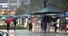 <b>우산이 된 그늘막</b><br> 장맛비가 내리는 23일 오후 서울 종로구 광화문 세종대로사거리에서 퇴근길 시민들이 발걸음을 재촉하고 있다. 연합뉴스