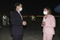 아시아를 순방 중인 낸시 펠로시 하원의장(오른쪽)이 2일(현지시각) 대만 타이베이에 도착해 조지프 우 대만 외무장관의 환영을 받고 있다. 대만 외교부 제공 AP 연합뉴스